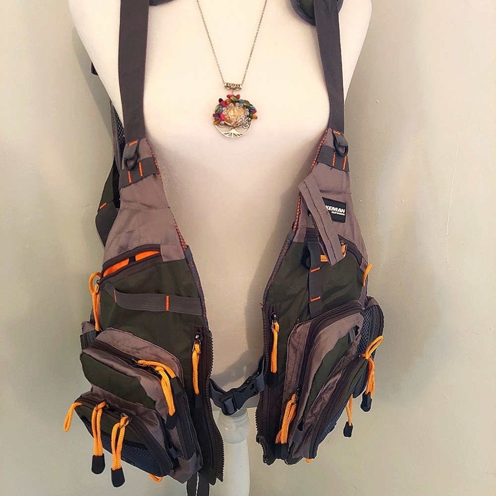 WAKEMAN OUTDOORS FISHING VEST / ADJUSTABLE. NWOT